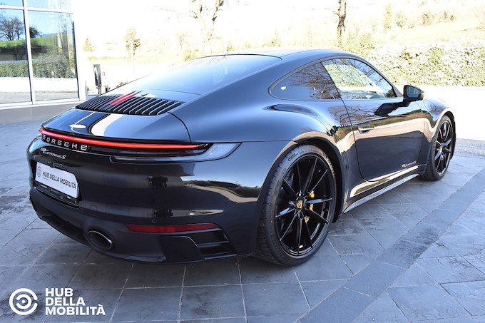 PORSCHE 911 Carrera 4S